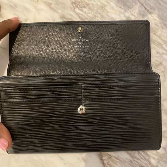 Louis Vuitton Sarah Epi Leather Wallet - Picture 2 of 9